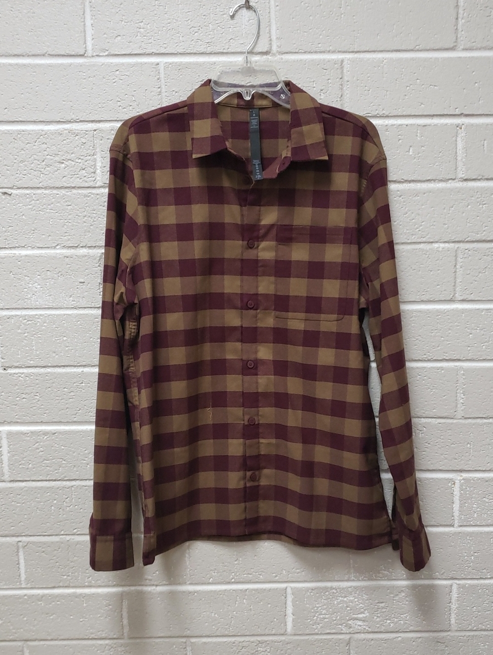 lululemon athletica Men's Plaid Button-Down Shirt - Burgundy and Tan